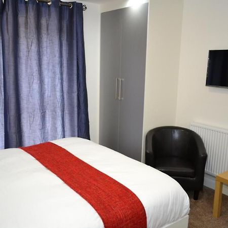 Heathrow Travellers Hub Bed and Breakfast Hounslow Eksteriør billede