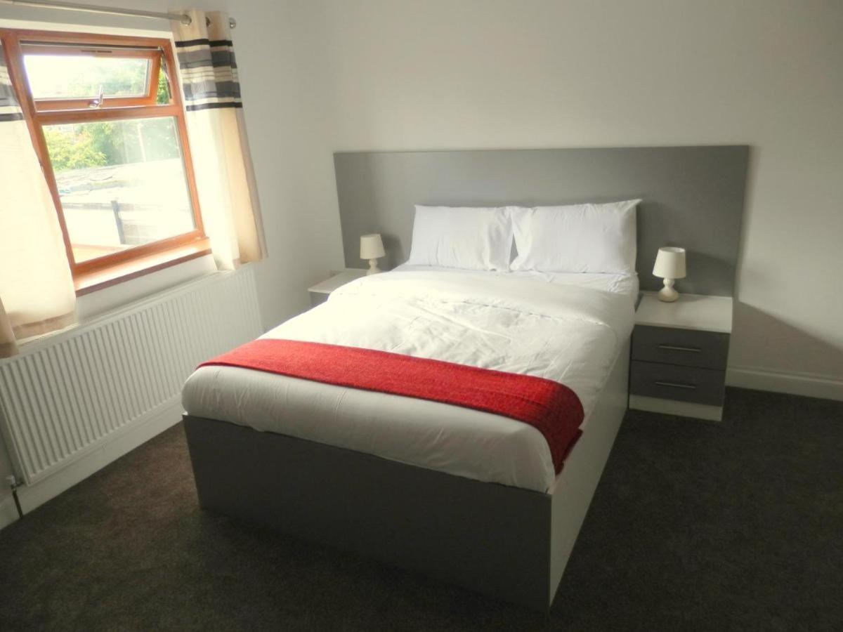Heathrow Travellers Hub Bed and Breakfast Hounslow Eksteriør billede