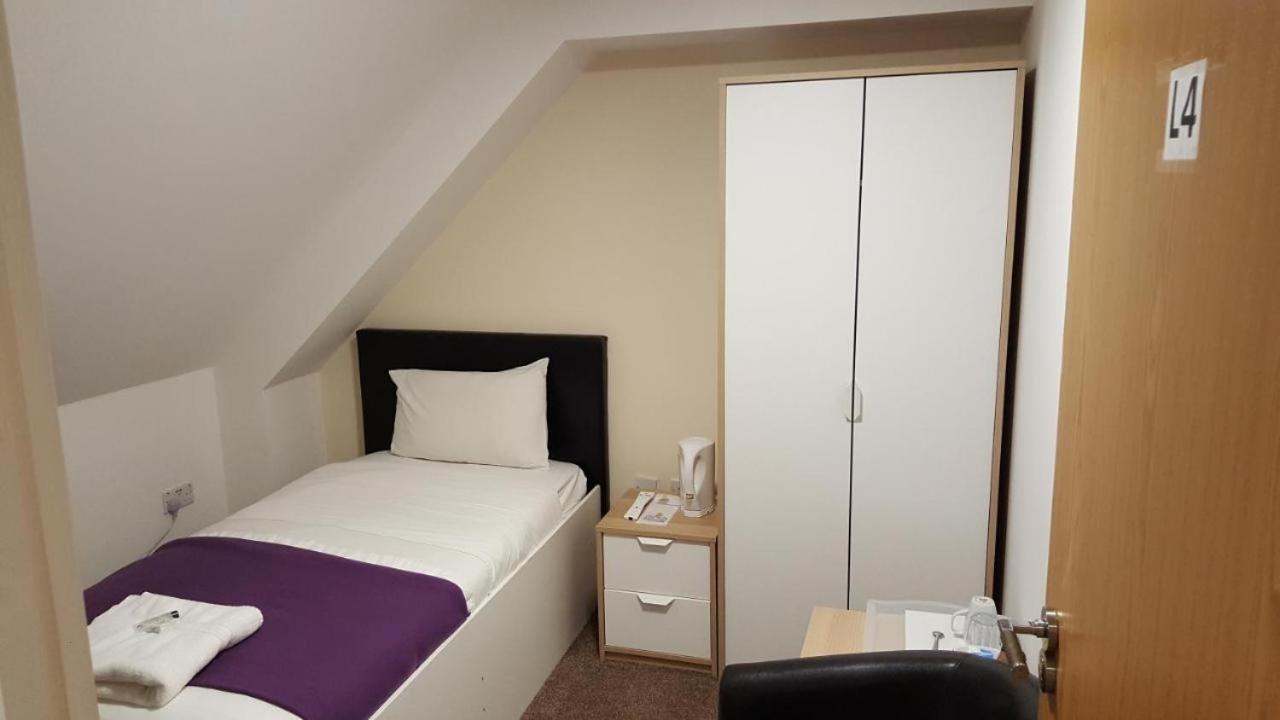 Heathrow Travellers Hub Bed and Breakfast Hounslow Eksteriør billede