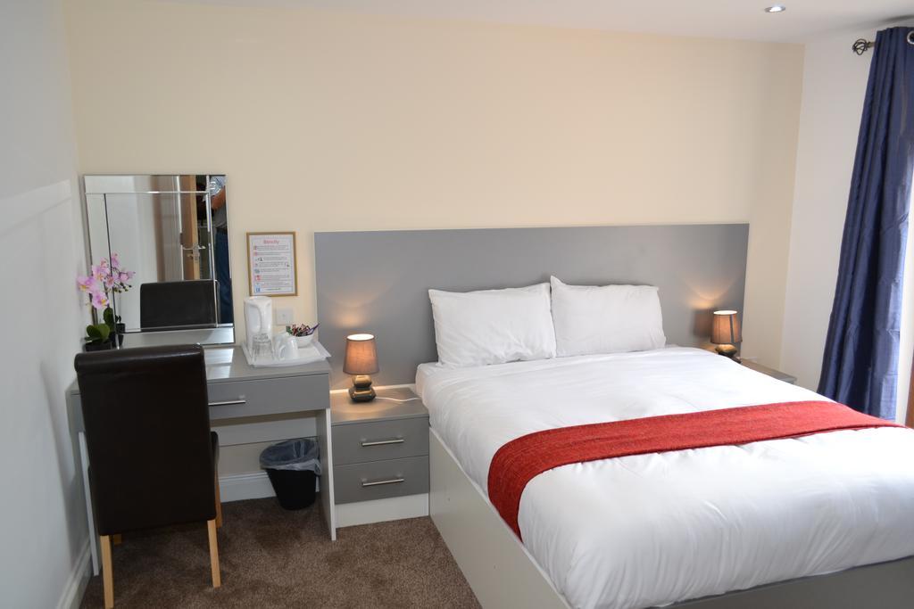 Heathrow Travellers Hub Bed and Breakfast Hounslow Eksteriør billede