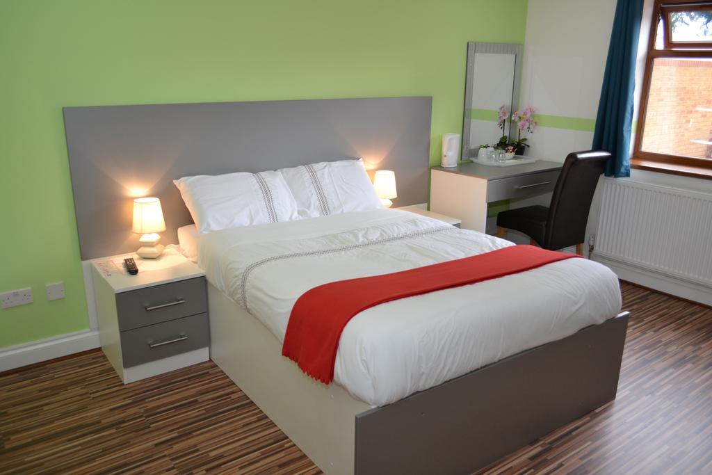 Heathrow Travellers Hub Bed and Breakfast Hounslow Eksteriør billede