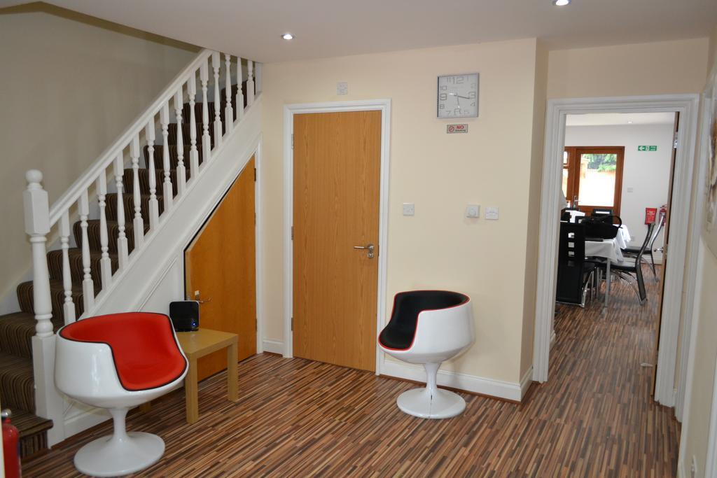 Heathrow Travellers Hub Bed and Breakfast Hounslow Eksteriør billede