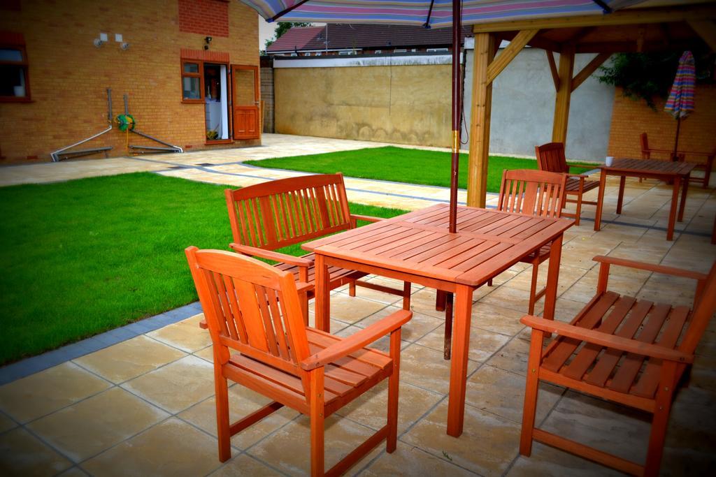 Heathrow Travellers Hub Bed and Breakfast Hounslow Eksteriør billede