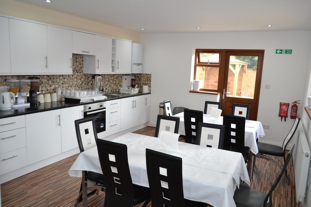 Heathrow Travellers Hub Bed and Breakfast Hounslow Eksteriør billede