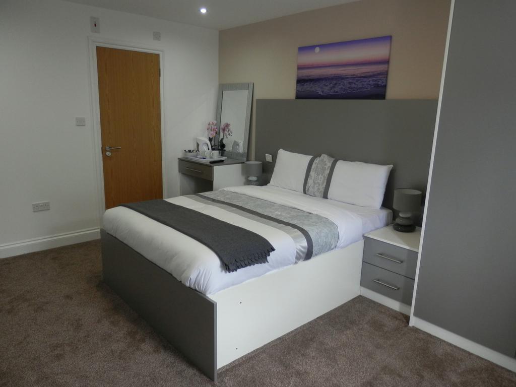 Heathrow Travellers Hub Bed and Breakfast Hounslow Eksteriør billede