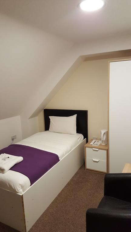 Heathrow Travellers Hub Bed and Breakfast Hounslow Eksteriør billede