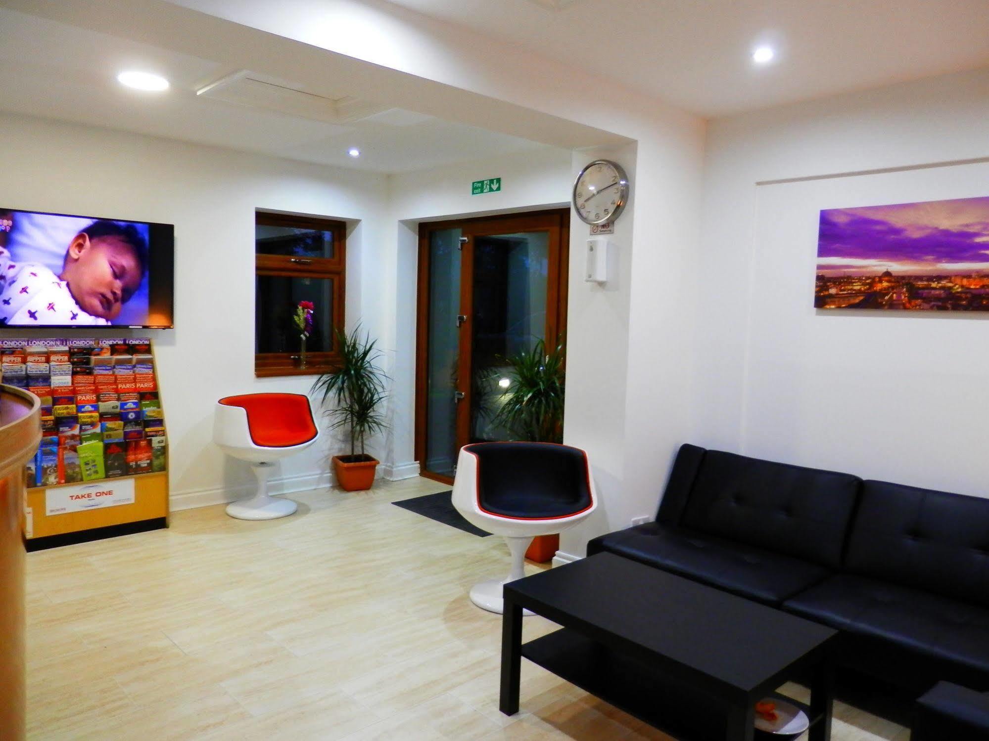 Heathrow Travellers Hub Bed and Breakfast Hounslow Eksteriør billede