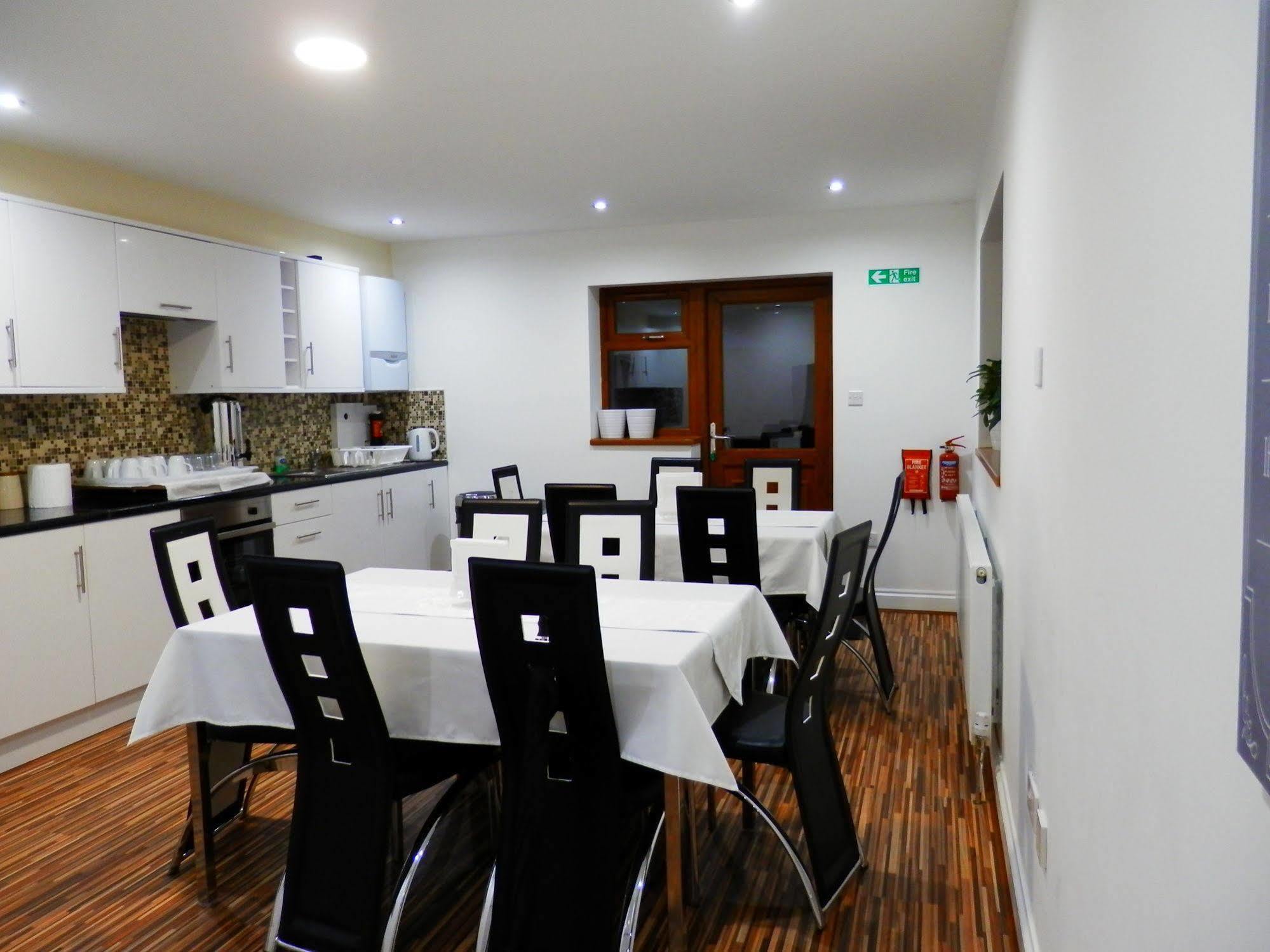 Heathrow Travellers Hub Bed and Breakfast Hounslow Eksteriør billede