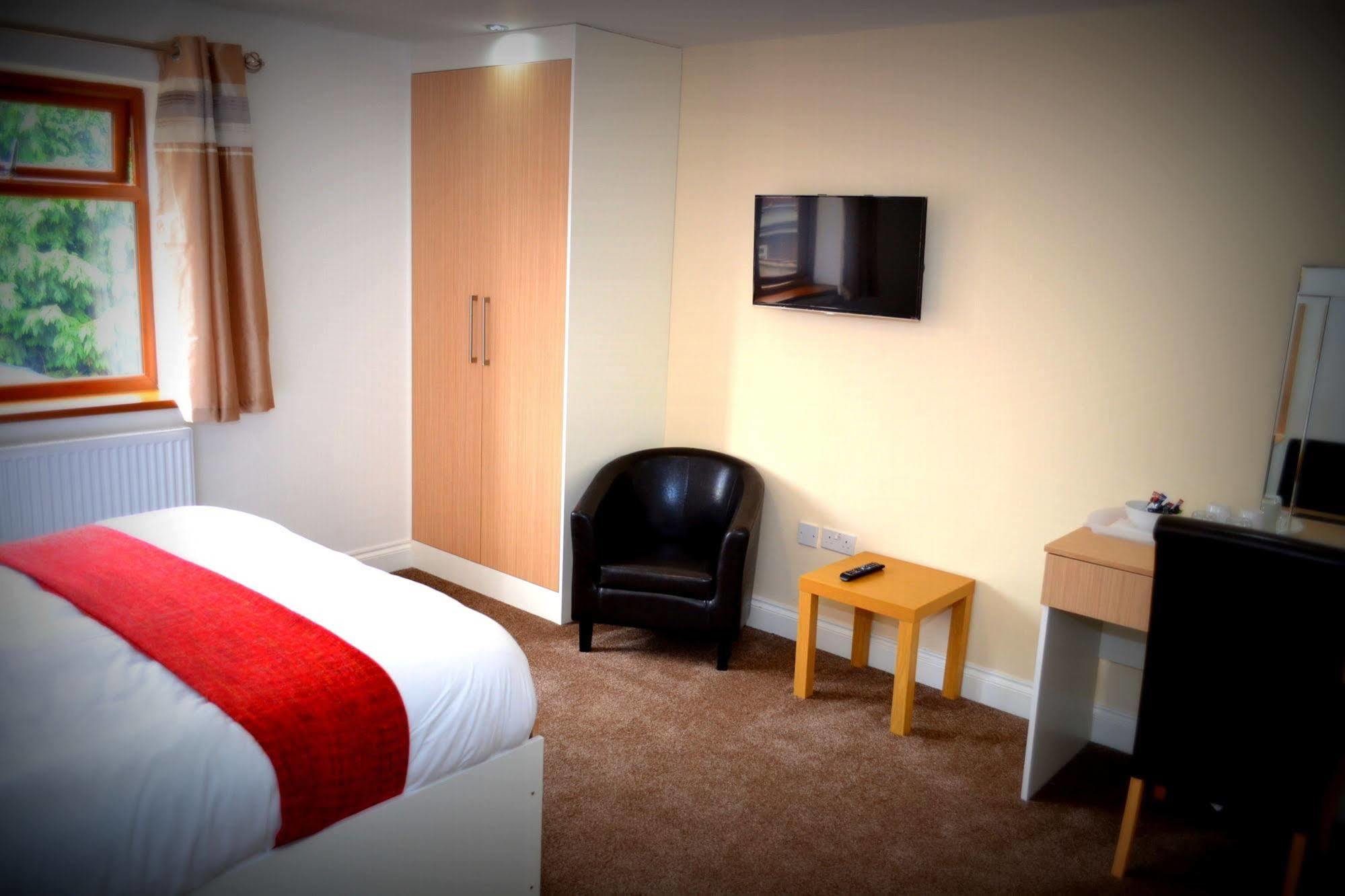 Heathrow Travellers Hub Bed and Breakfast Hounslow Eksteriør billede
