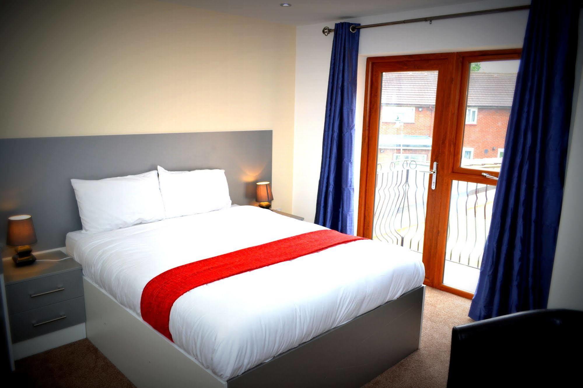 Heathrow Travellers Hub Bed and Breakfast Hounslow Eksteriør billede