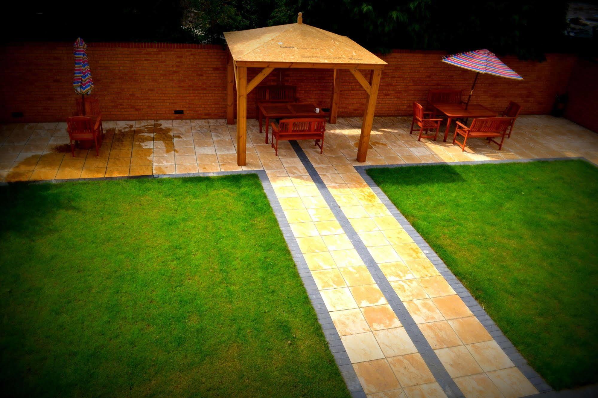 Heathrow Travellers Hub Bed and Breakfast Hounslow Eksteriør billede